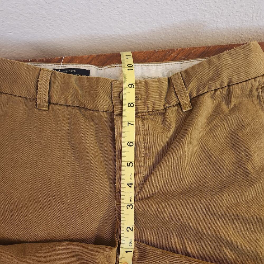 J.Crew Broken-In Boyfriend Khaki Chino Shorts Size 10 - Picture 5 of 5